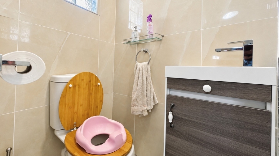 5 Bedroom Property for Sale in Wilkoppies North West